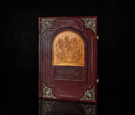 "Библия"в футляре. Книга подарочная в кожаном переплете с хлястиками на замках