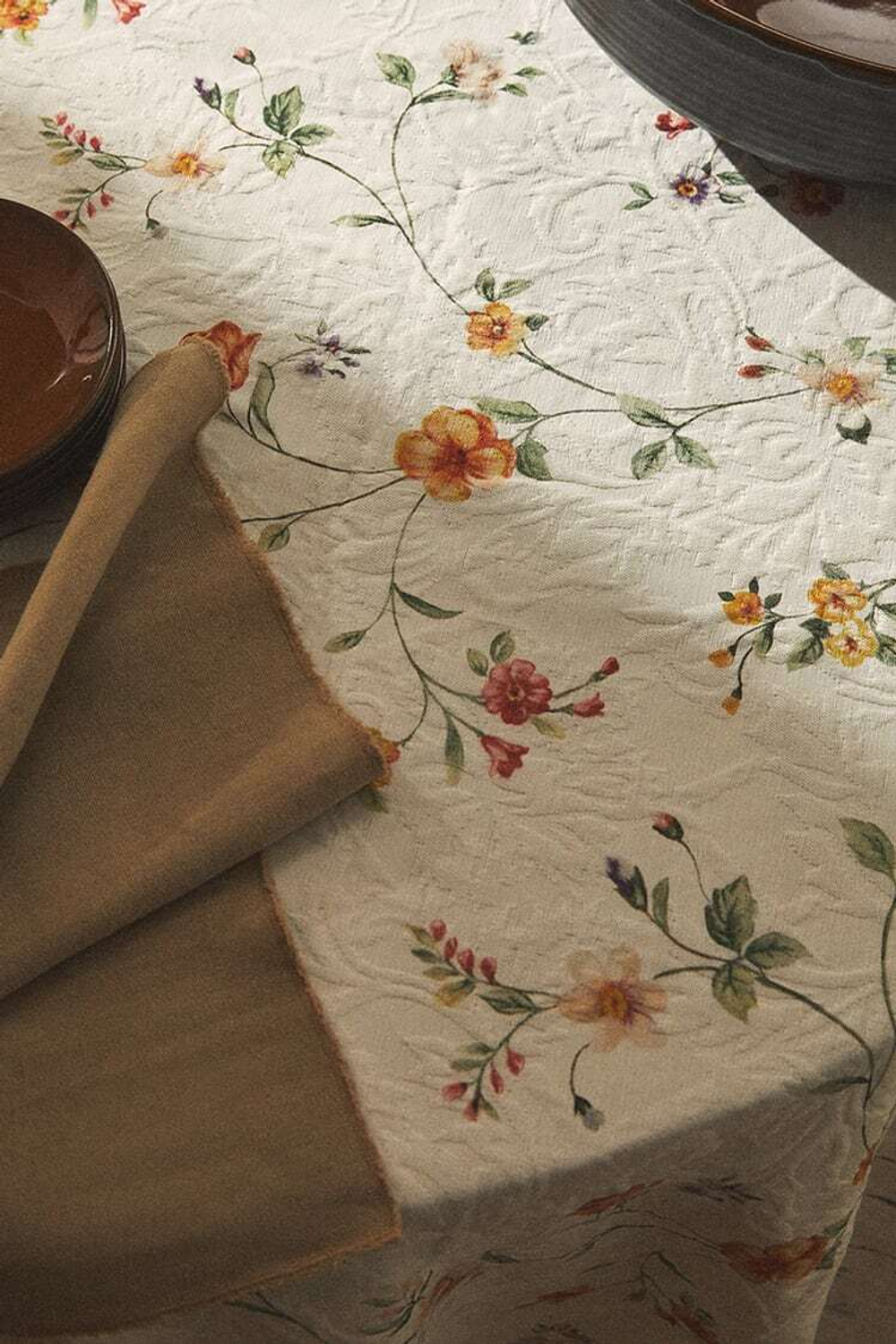 ZARA HOME ЖАККАРДОВАЯ СКАТЕРТЬ С ЦВЕТОЧНЫМ РИСУНКОМ, ЗЕЛЕНЫЙ