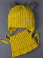 Шапка для девочки зимняя вязаная и снуд