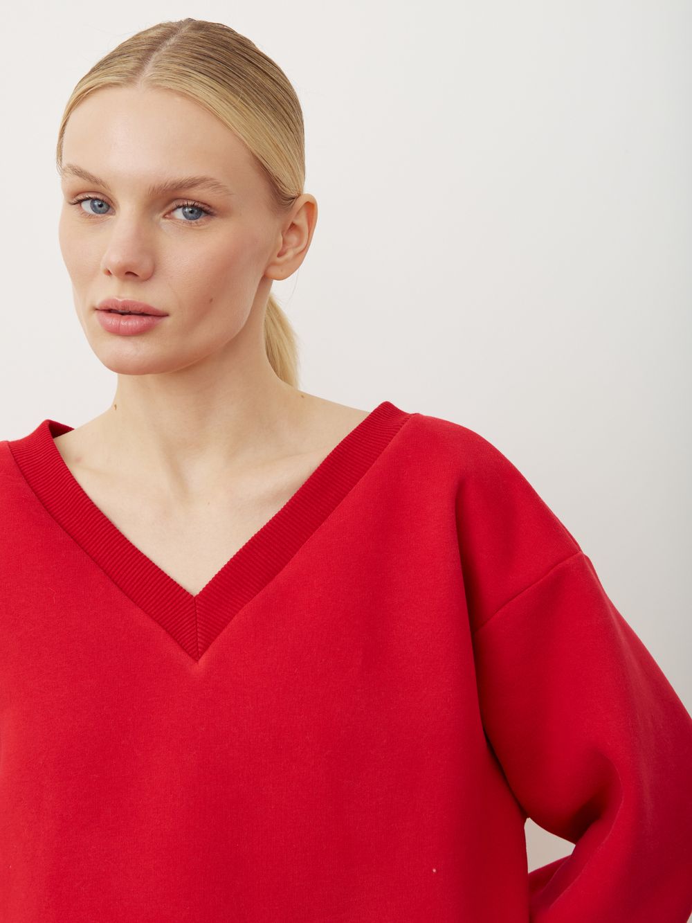 СВИТШОТ С V-ВЫРЕЗОМ КРАСНЫЙ