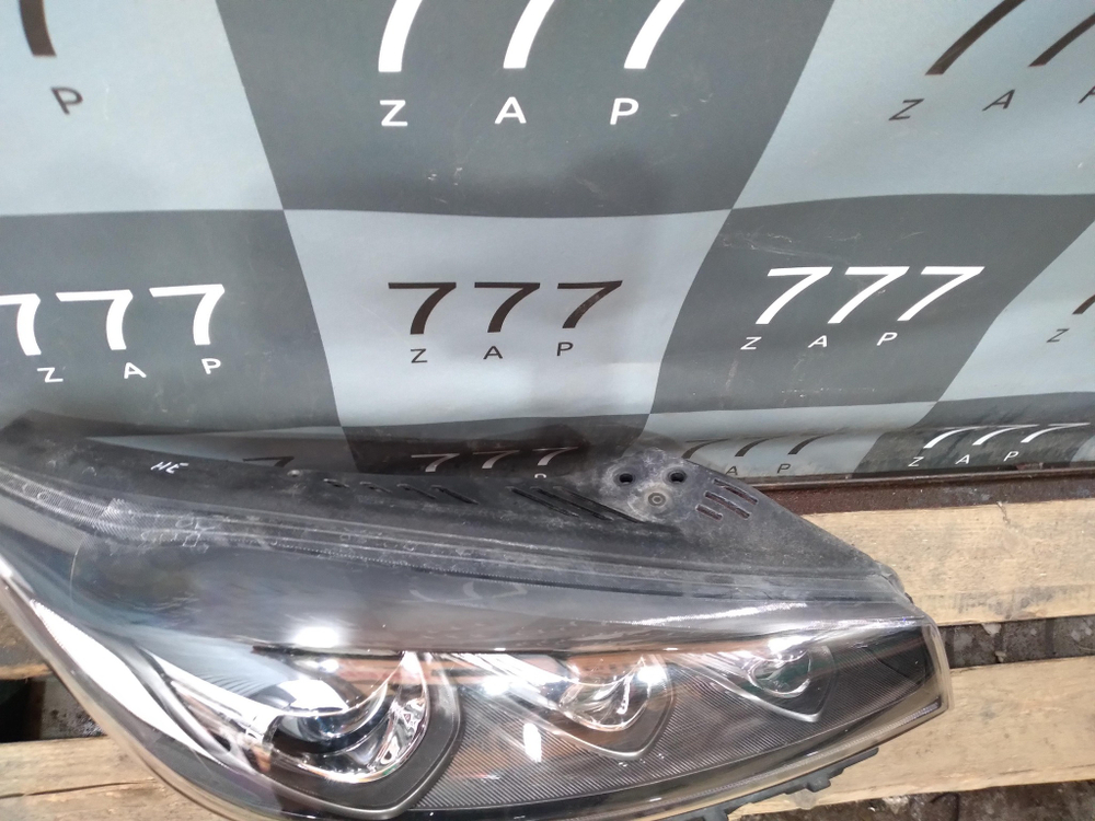 Kia Sorento 3 Prime Фара правая оригинал целая 92102c5600