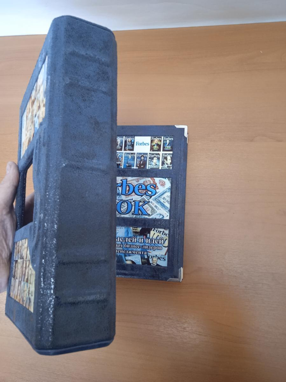 Книга подарочная "Forbes book. 10 000 мыслей и идей от влиятельных бизнес-лидеров и гуру менеджмента", перчатки