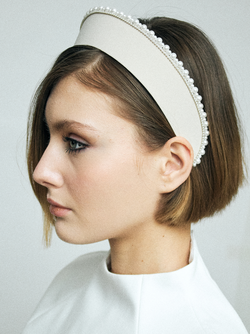 Кокошник молочный с жемчужным декором