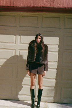 ZARA ЖИЛЕТ ИЗ ИСКУССТВЕННОГО МЕХА, КОРИЧНЕВЫЙ