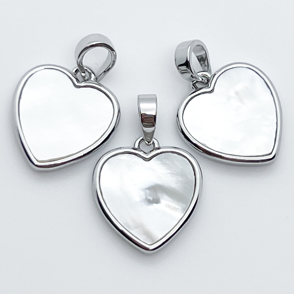 Подвеска Сердце, родиевое покрытие, перламутр, размер 15,5*14 мм + бейл, цена за 1 шт