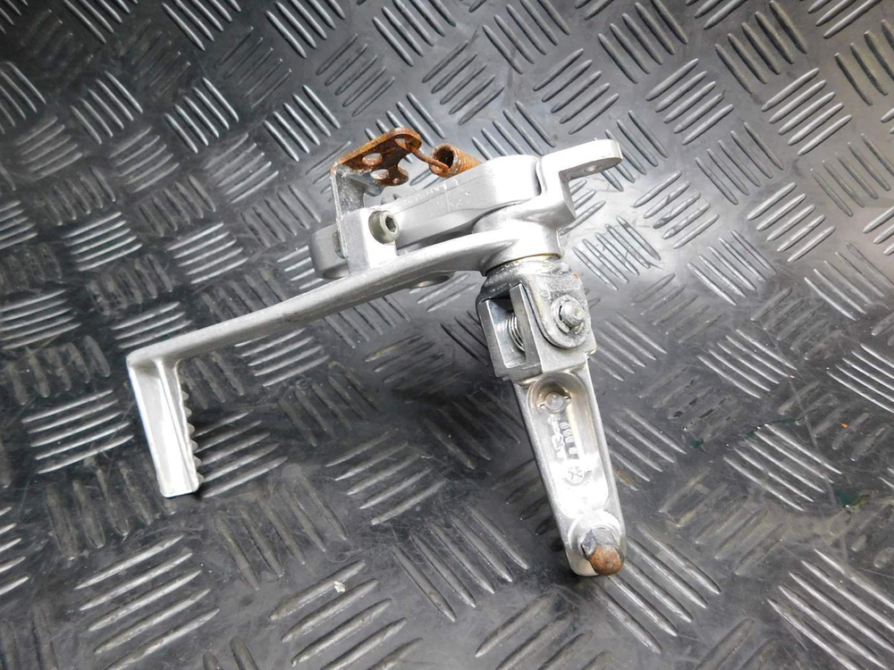 Подножка водительская правая Suzuki GSX-R600/750 (K4/K5) 051919