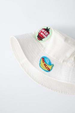 ZARA ПАНАМА С НАШИВКАМИ «ФРУКТЫ», ЭКРЮ