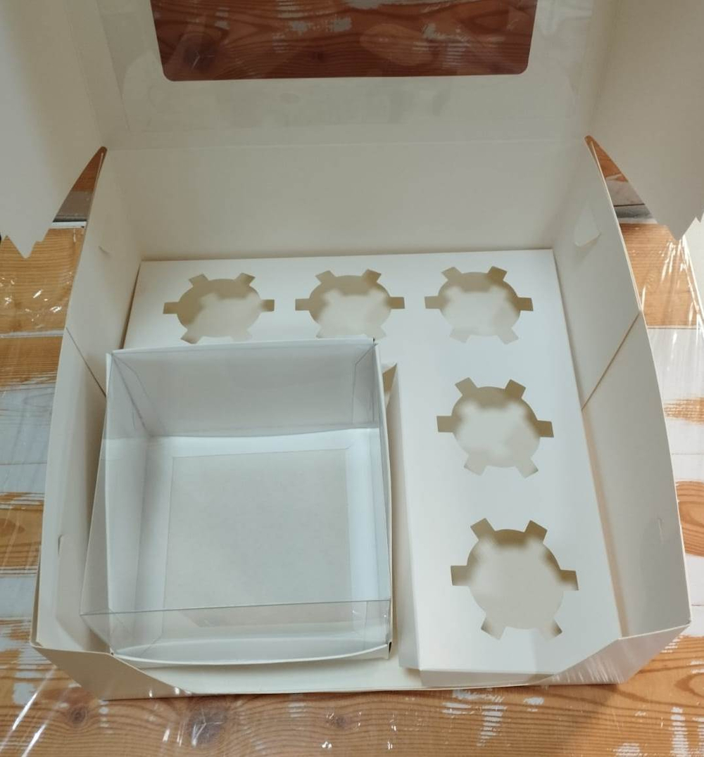 Коробка для 5 капкейков с местом под бенто.