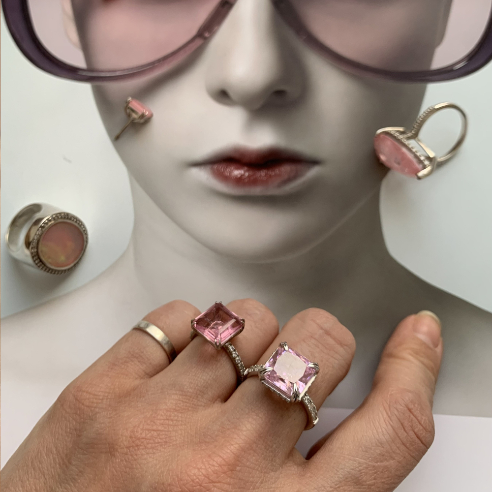 Серебряное кольцо с розовым фабулитом (Fancy Pink).