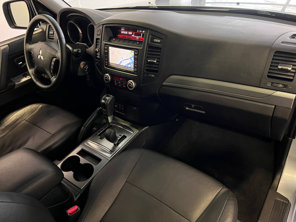 Mitsubishi Pajero, 2012 год