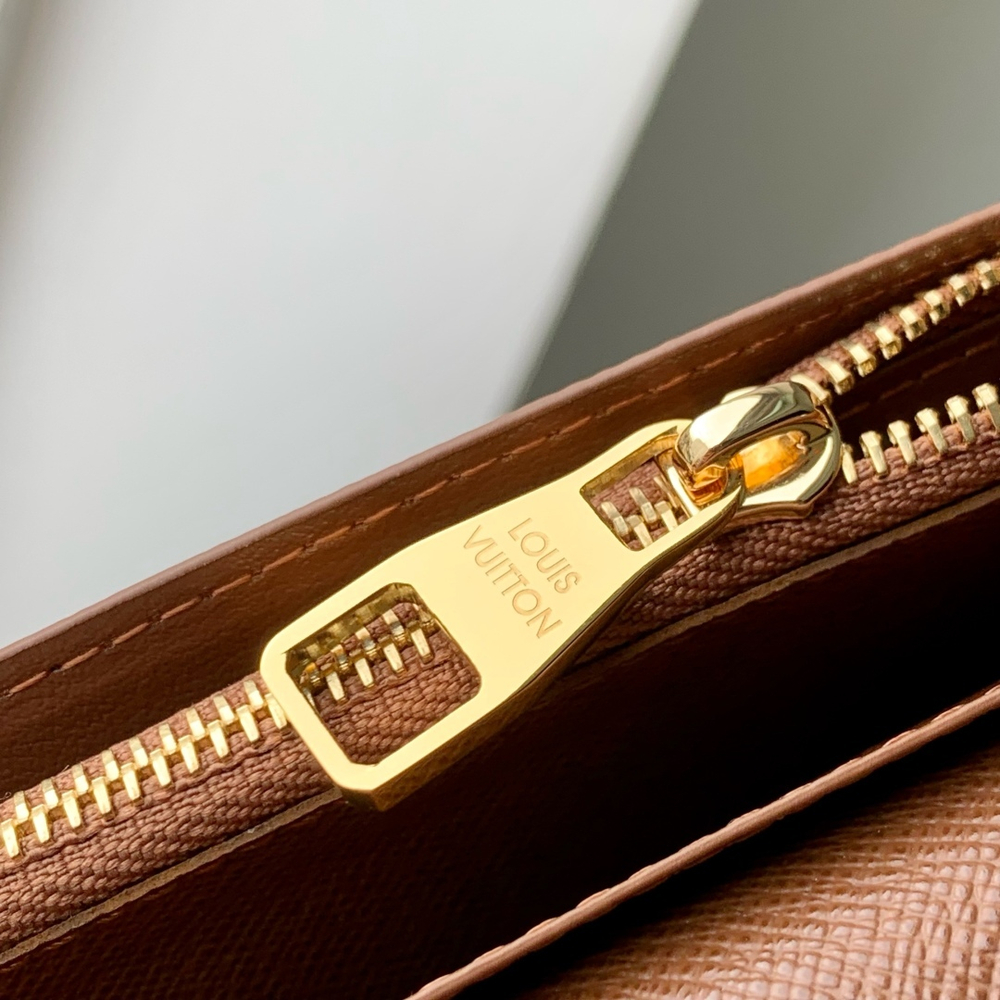 Louis Vuitton Brazza Wallet