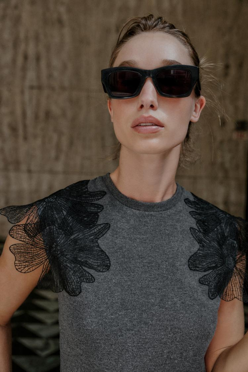 ZARA ТОП В РУБЧИК С ЦВЕТАМИ, СЕРЫЙ