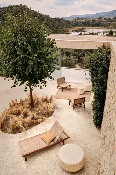 Кресло Itani из массива акации и искусственного ротанга