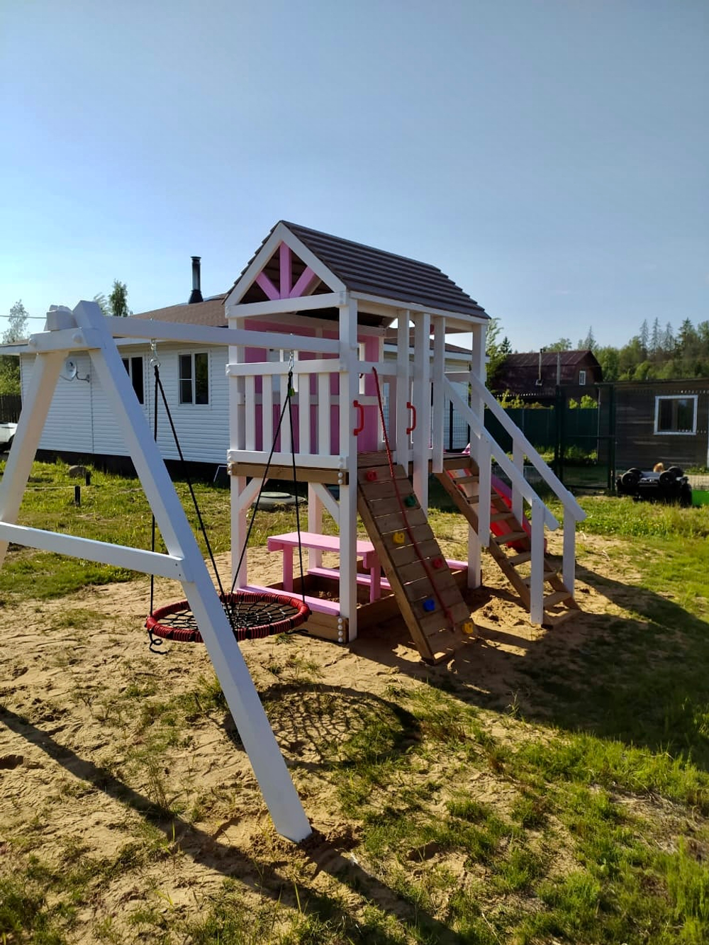 Детский деревянный домик с качелями гнездо "Петерсвуд"