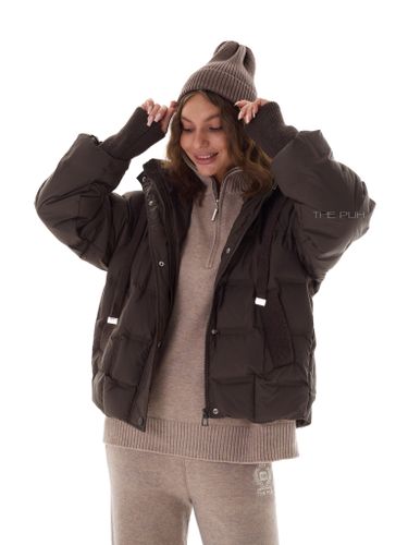 Тонкий пуховик с вязаным капюшоном в цвете шоколад