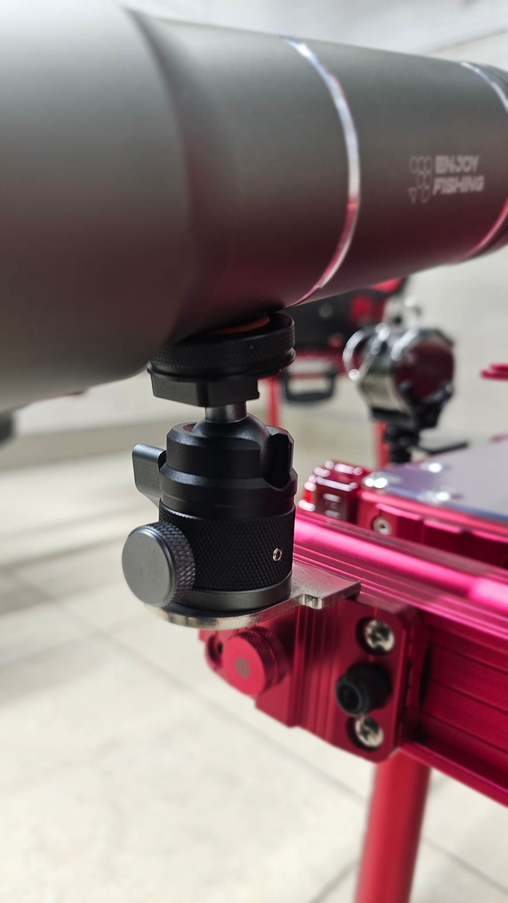 Mеханизм-крепление для фонарика