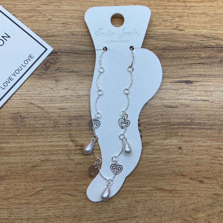 Браслет на ногу палочки подвески Сердце тройное жемчужинки капля металл серебристый