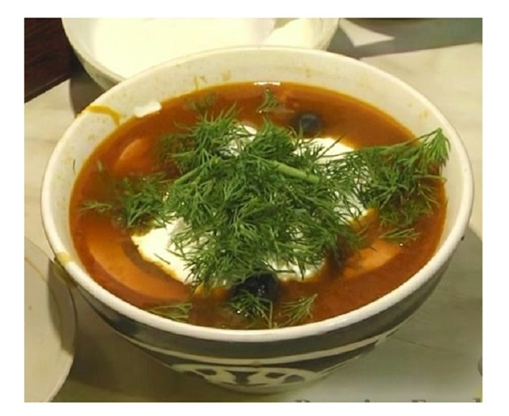 Солянка с копченостями и грибами