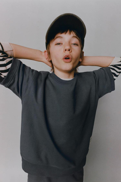 ZARA КОМПЛЕКТ ИЗ ХУДИ И БРЮК-ДЖОГГЕРОВ ИЗ МЯГКОЙ ТКАНИ С НАШИВКОЙ, АНТРАЦИТОВО-СЕРЫЙ