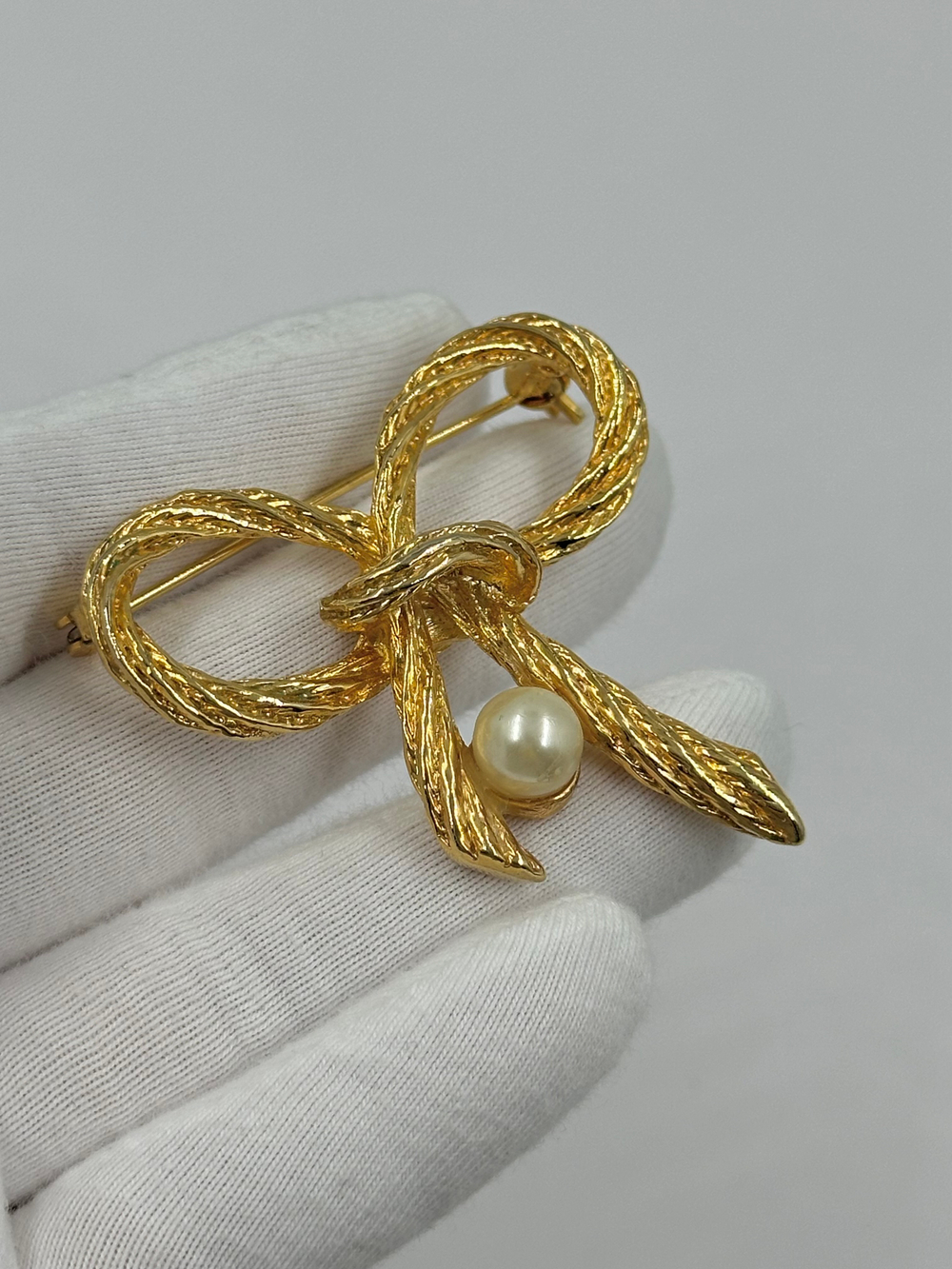 Брошь Бант с «жемчугом» AAi