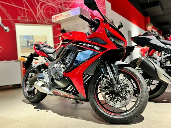 Большая поставка мотоциклов Хонда и Триумф