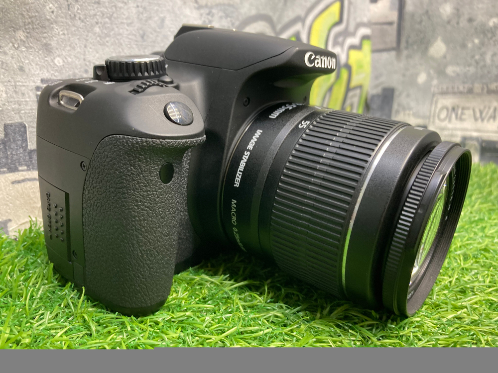 Canon 650D kit 18-55mm 3.5-5.6 IS II 2.500 кадров