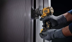 Дрель-шуруповерт Dewalt 12 В XR с набором из 4-х насадок DCD703NT