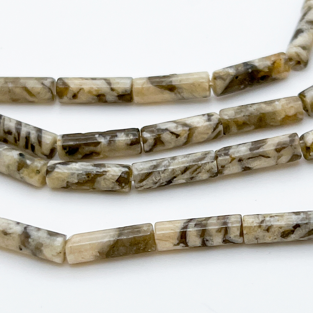 Пегматит, размер около 13*4 мм, цена за 13-14 шт (1/2 нити)