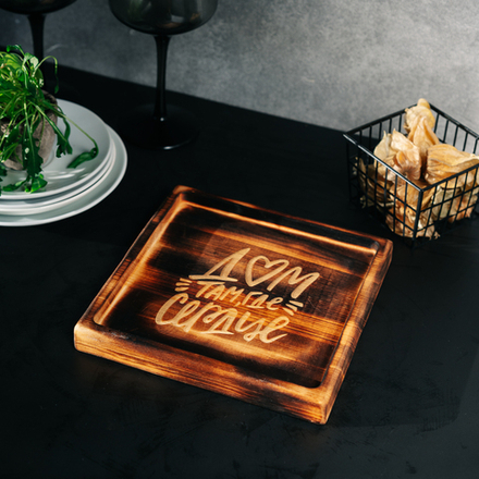 Деревянная менажница из кедра для подачи блюд и закусок "Дом там где сердце"