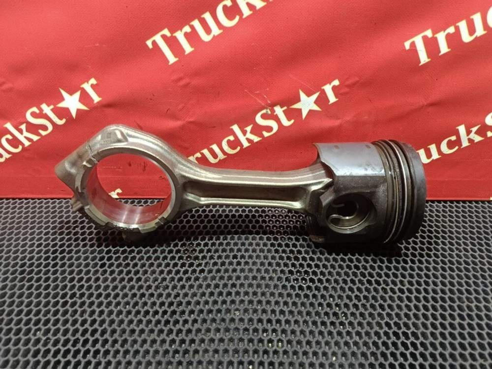 Поршень с шатуном 2021г