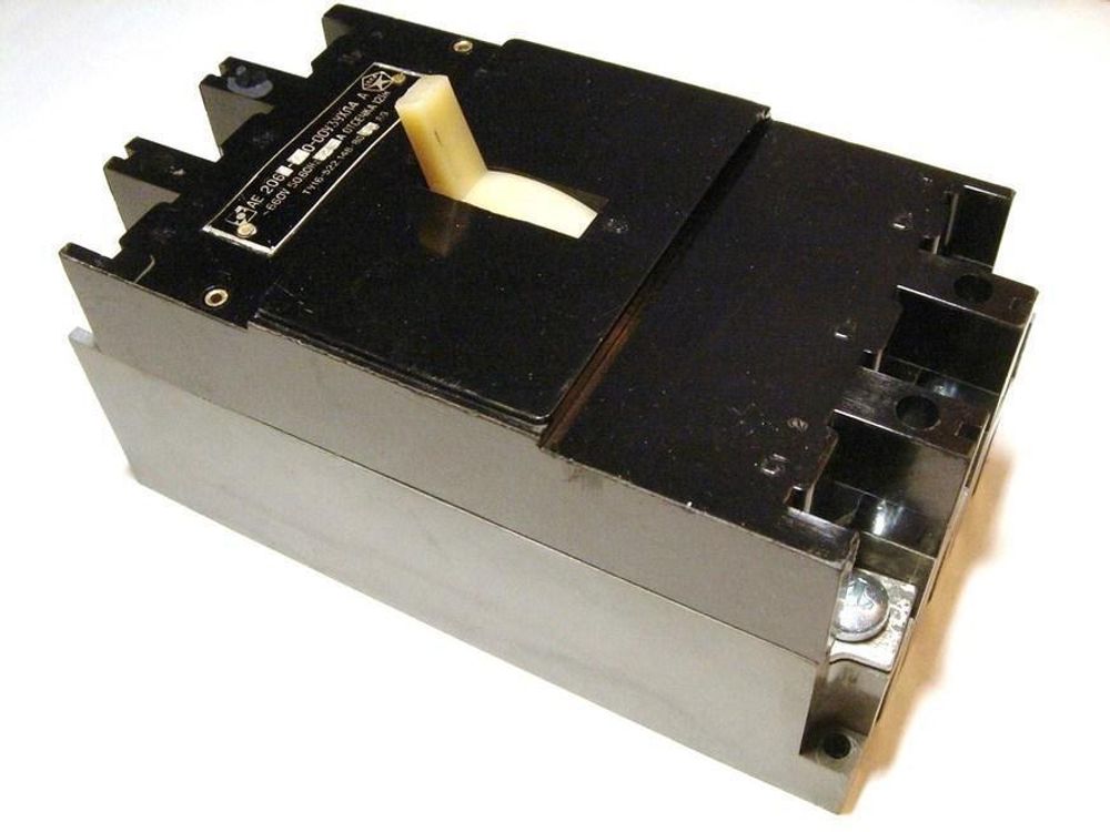 Автоматический выключатель АЕ-2053 МП-100 31.5А