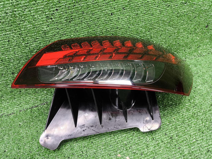 Фонарь правый внешний Mercedes E W213 (2020-2023)