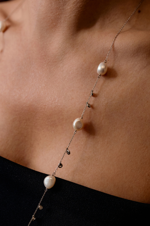 Колье с жемчугом и цирконием в серебре