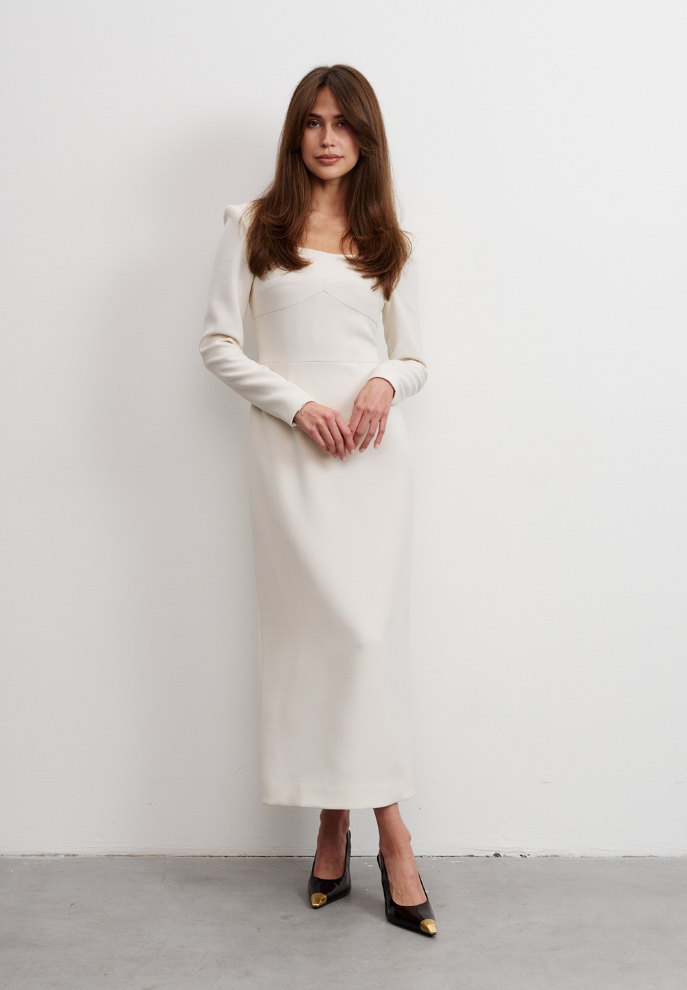 Платье-футляр, молочное