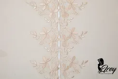 05-113 Вышивка на неэл. сетке 22 см, телесный 126 (правая)