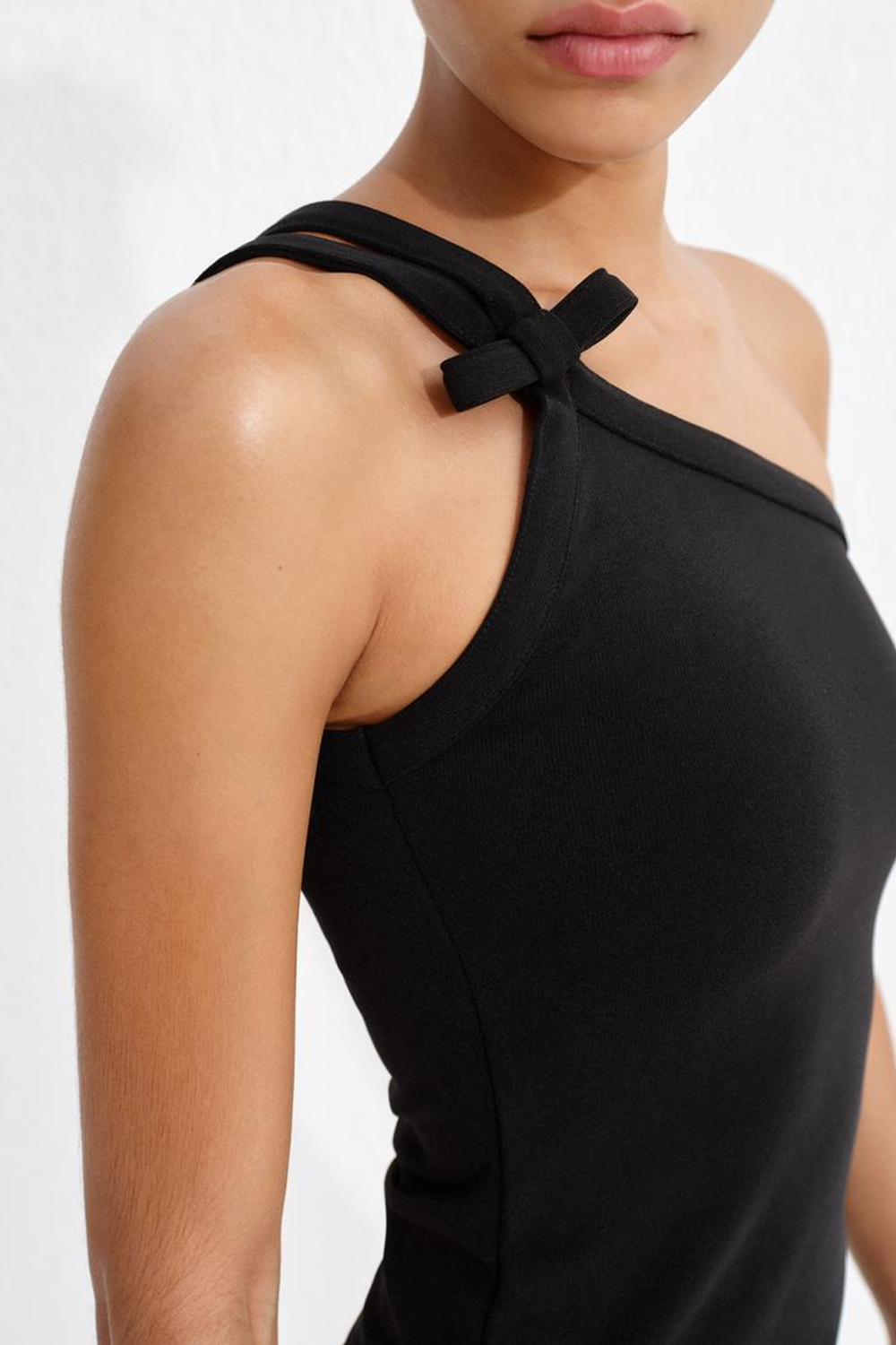 ZARA ТОП АСИММЕТРИЧНОГО КРОЯ ИЗ ЭЛАСТИЧНОЙ ТКАНИ С БАНТОМ, ЧЕРНЫЙ