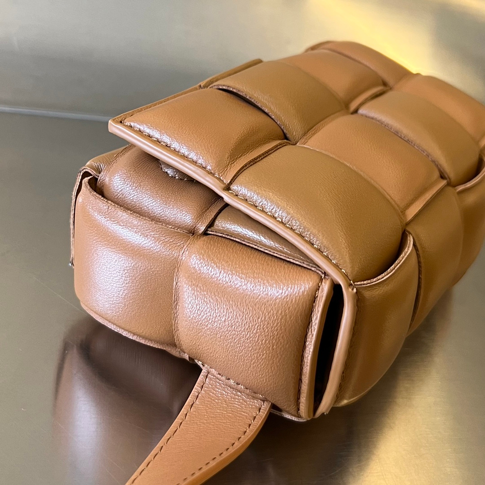 Bottega Veneta Mini Cassette 18 cm
