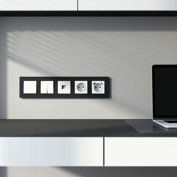 Рамка Werkel Slab на 5 постов черный софт W0052908 4690389207907