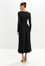 Платье с рукавами и драпировкой