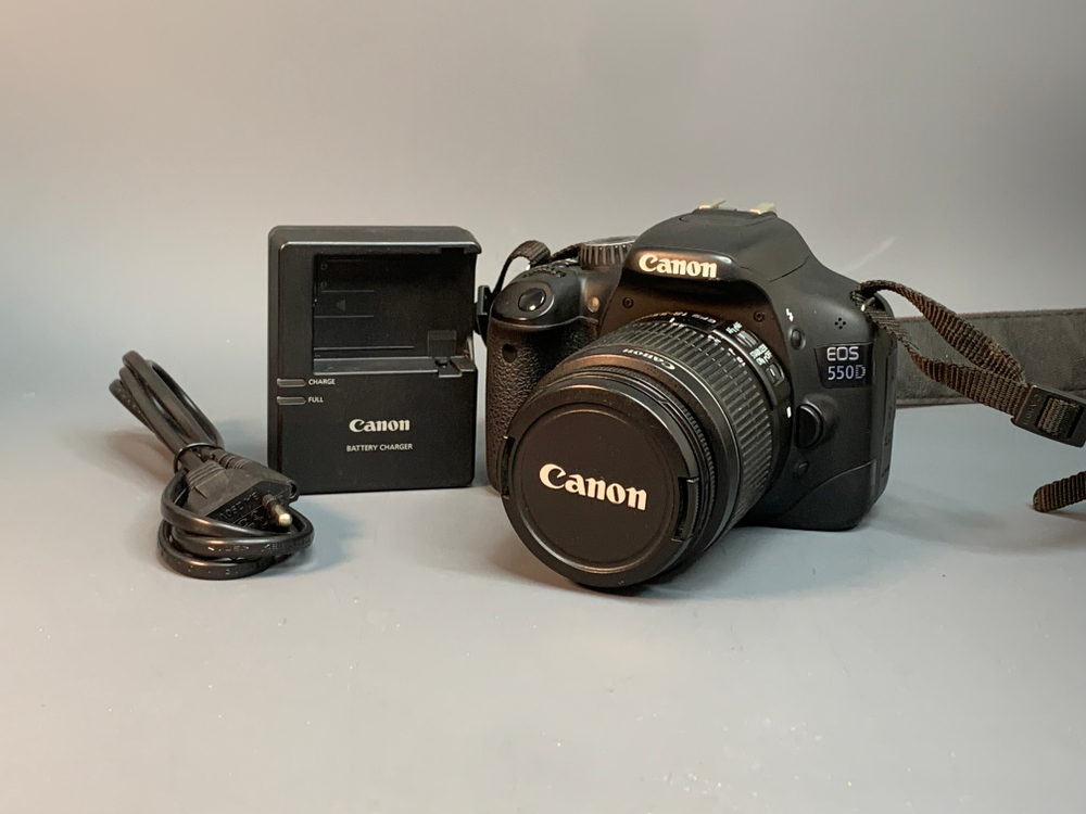 Canon 550D Kit 18-55mm 3.5-5.6 IS II 19.700 кадров
