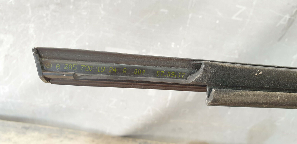 Молдинг двери передней левой Mercedes C (W205) 14-23 Б/У Оригинал A2057201924