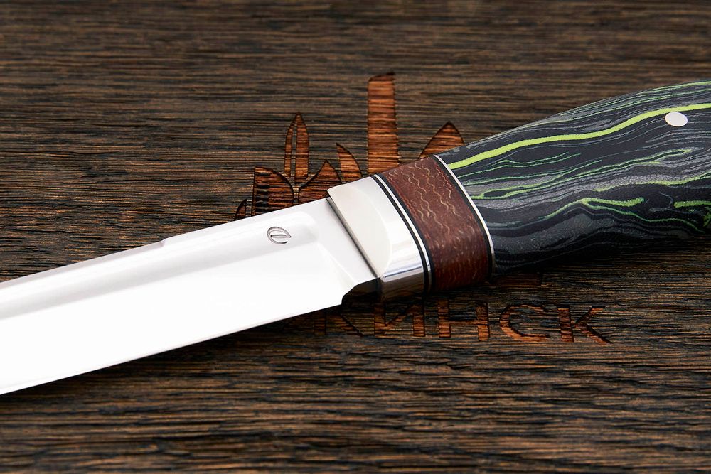 Нож туристический Геннадия Дедюхина Финка, клинок 132мм, сталь N690, рукоять микарта черно-зеленый