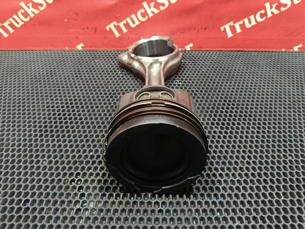 Поршень с шатуном 2021г