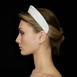 Кокошник S из белого жаккарда с декором