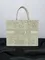 Сумка Dior Book Tote, модель среднего формата золотой
