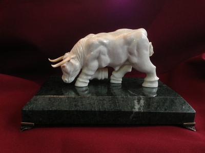 Телец, скульптура из кости