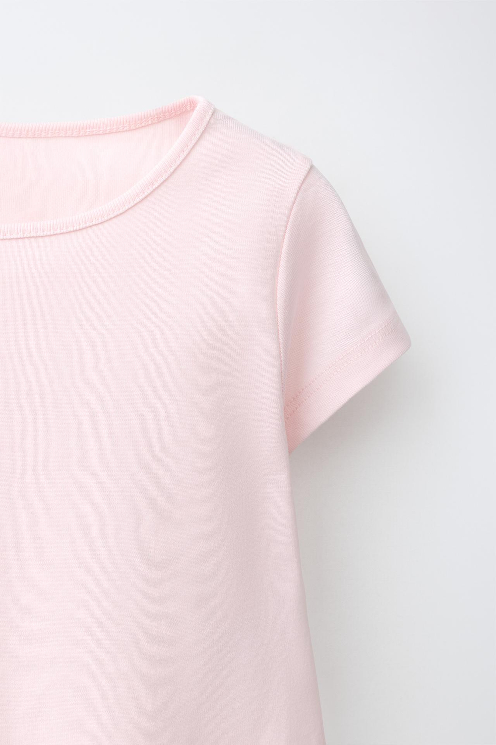 ZARA ОДНОТОННАЯ ФУТБОЛКА С КРУЖЕВНОЙ ОТДЕЛКОЙ, ПАСТЕЛЬНО-РОЗОВЫЙ
