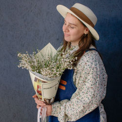 154. Весенний букет из ароматной генисты