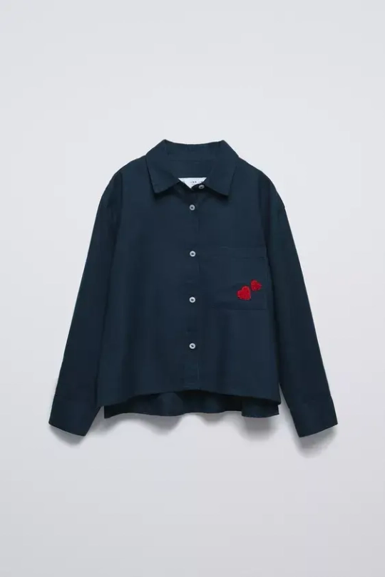 ZARA РУБАШКА С КАРМАНОМ С ВЫШИВКОЙ, МОРСКОЙ СИНИЙ