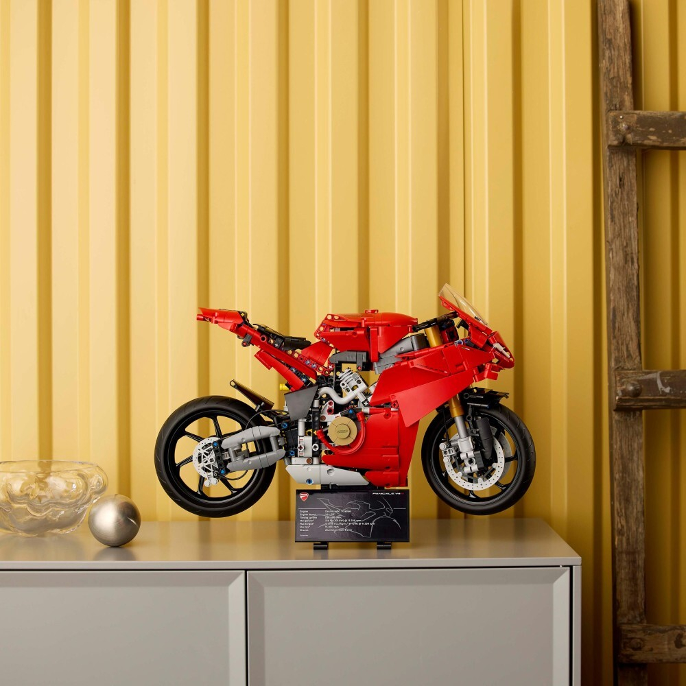 LEGO Technic/ Мотоцикл Ducati Panigale V4 S/ 42202